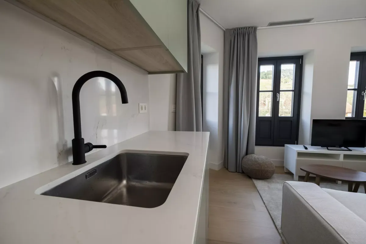 Grifo, cocina, sala de estar